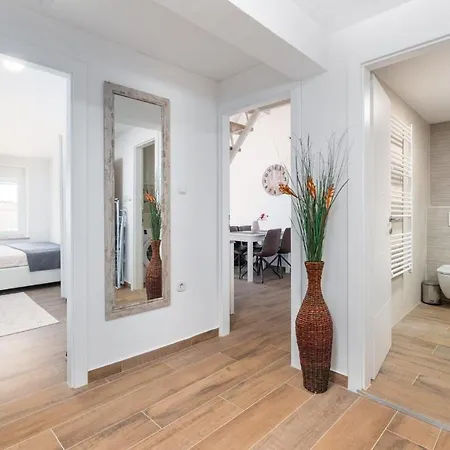 Apartment Lux - Sea View, Near The Beach And Center